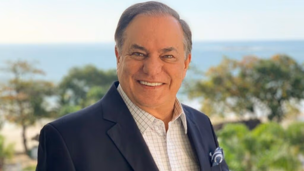 Ronnie Von expõe que teve roupa arrancada por multidão de fãs