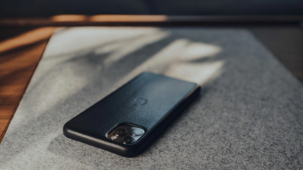 Qual é a vantagem de ativar o modo avião enquanto carrega o celular?