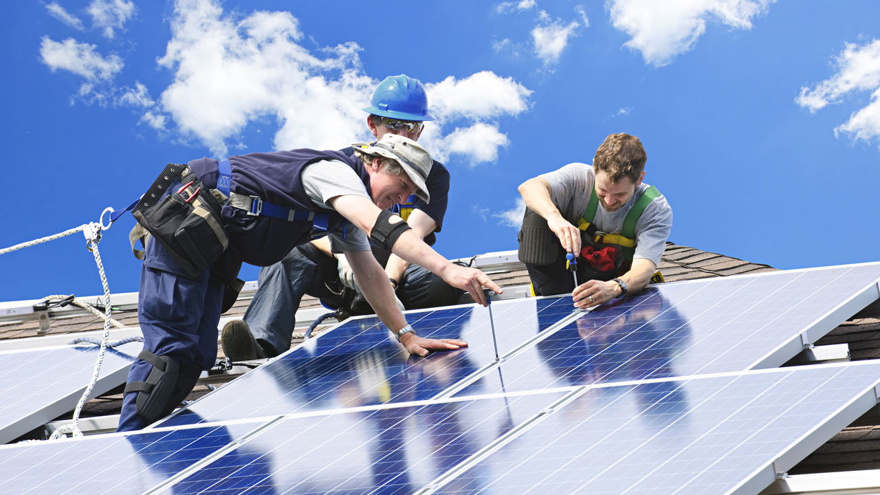 Quanto custa instalar energia solar em casa no Brasil? - Créditos: depositphotos.com / elenathewise