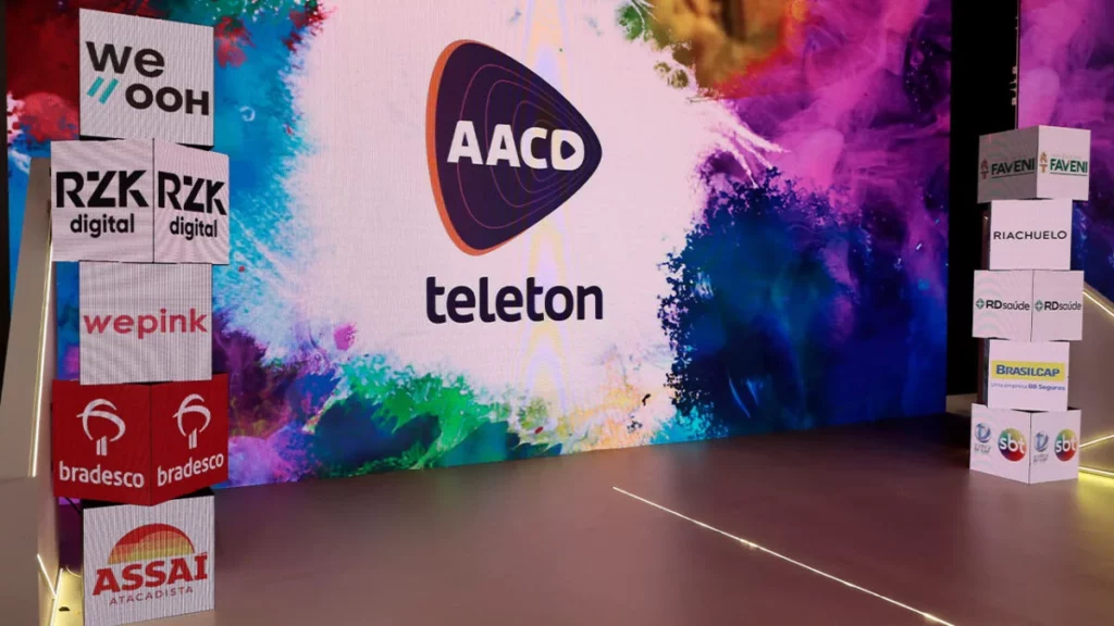 SBT reúne artistas de TVs concorrentes no palco do Teleton