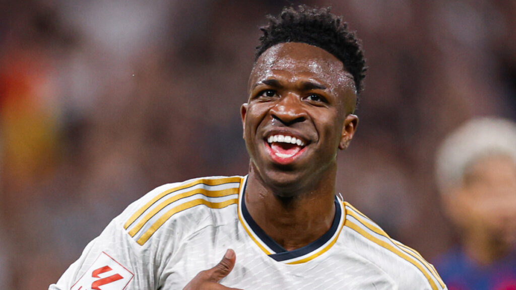 Al-Ahli fará oferta bilionária para contratar Vini Jr.
