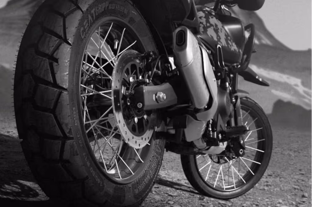 Com 40 cv e estilo ”dark” a nova Himalayan promete dominar o off-road brasileiro