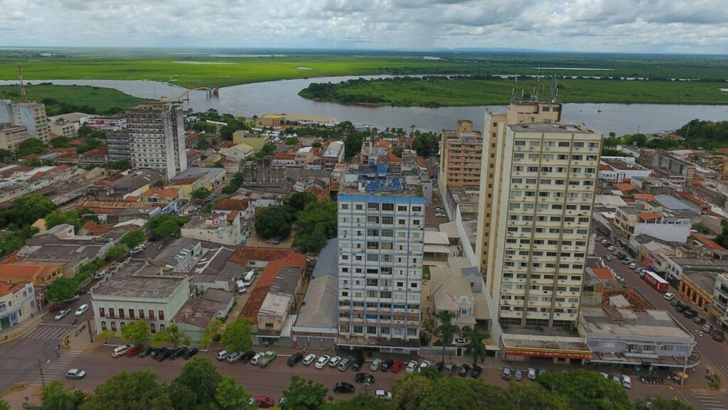 Essa cidade na fronteira é a porta de entrada perfeita pro Pantanal