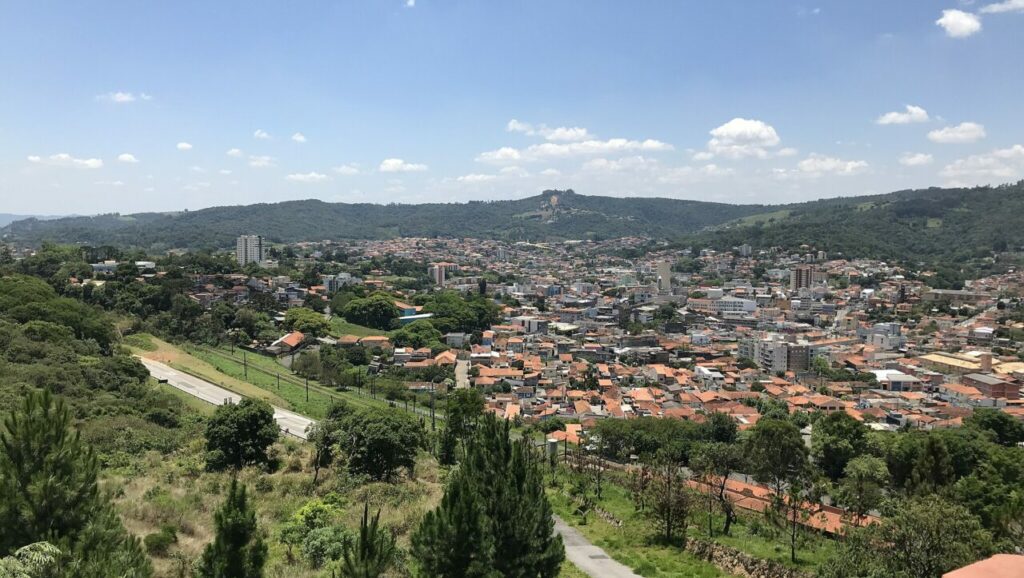 Único complexo de esqui e snowboard em neve artificial da América Latina fica a uma hora de São Paulo