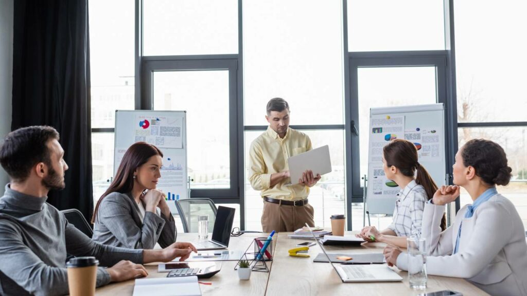 2 frases ditas por funcionários com alto Q no local de trabalho