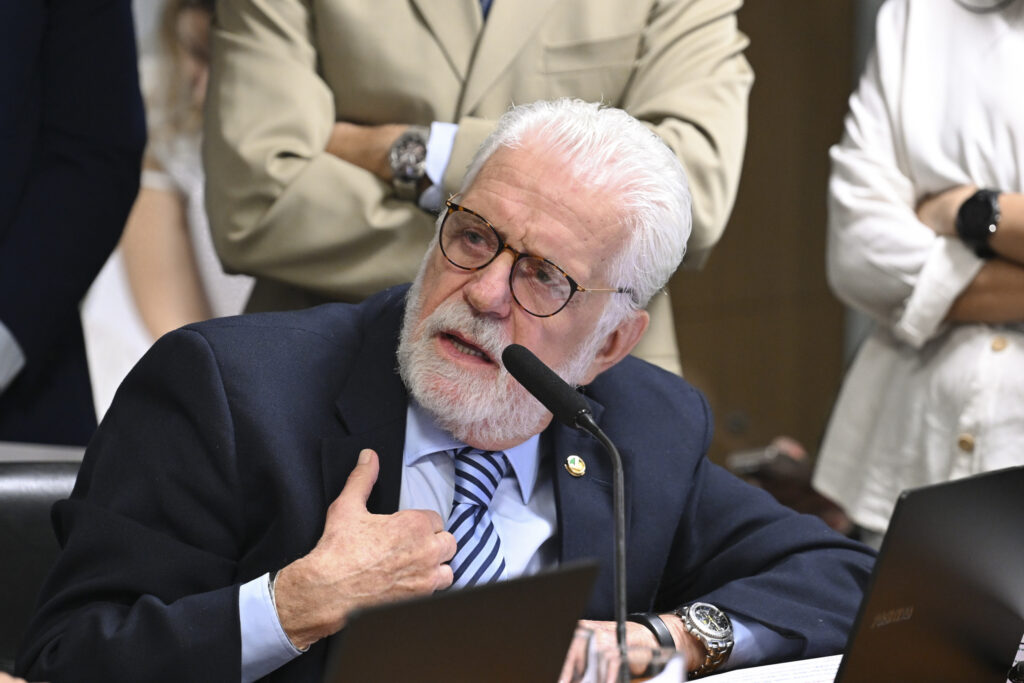 PF cumpre buscas contra líder do governo Lula no Senado