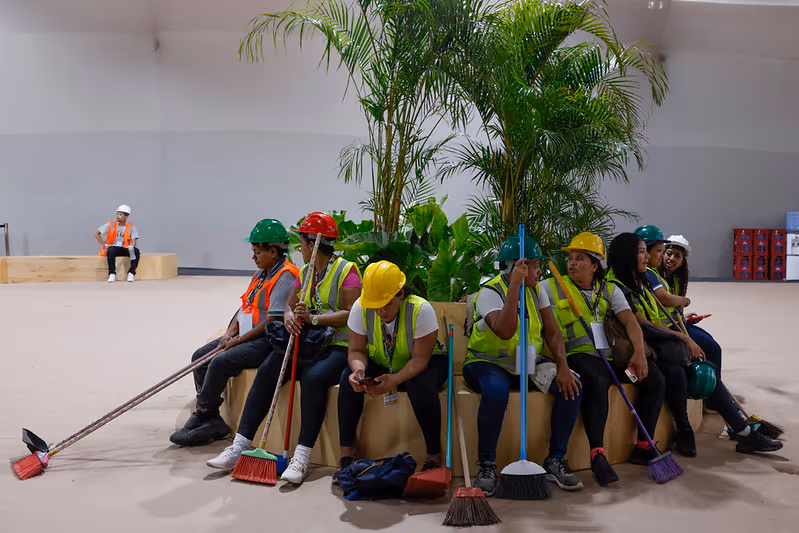 Dennys Xavier na Crusoé: O teatro das cúpulas climáticas