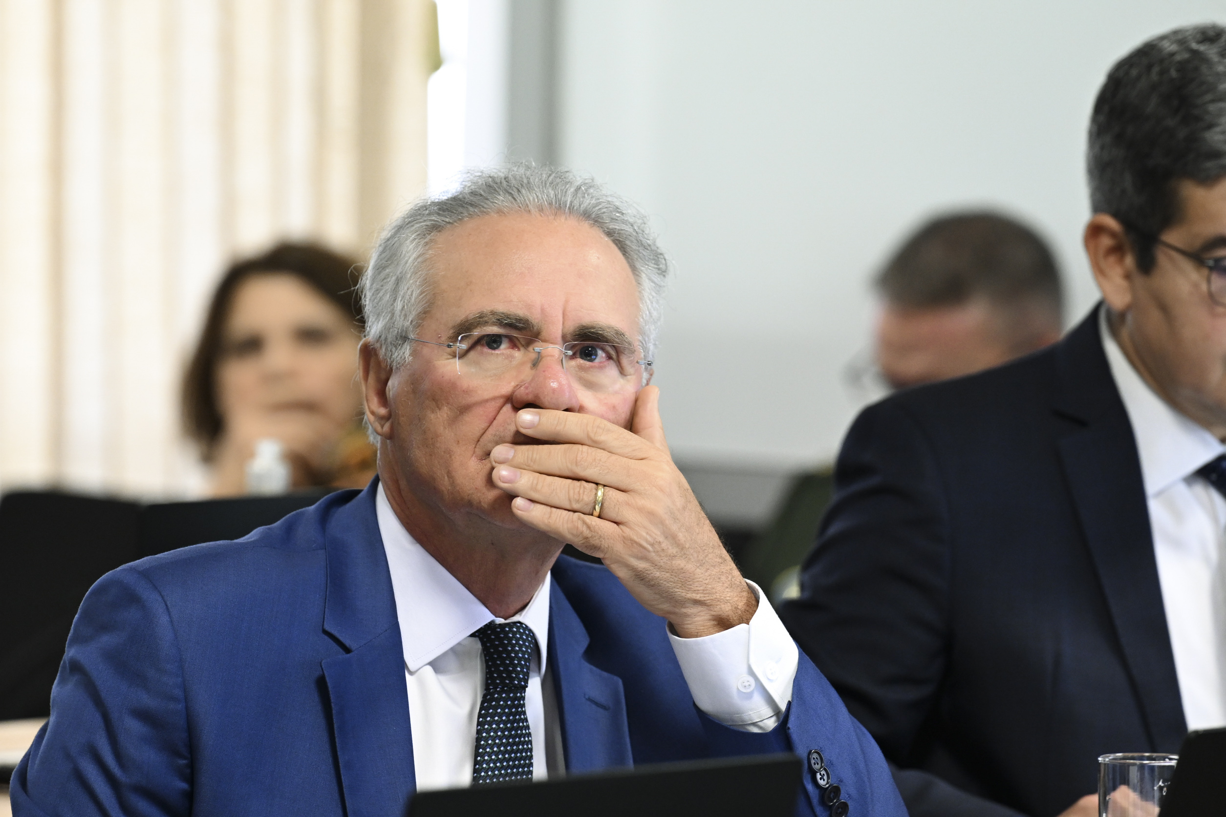 Renan não se esquece do jantar entre Cunha, Lira e Derrite