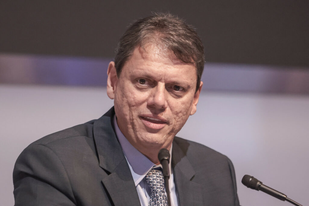 “Nós vamos livrar o Brasil do PT”, diz Tarcísio