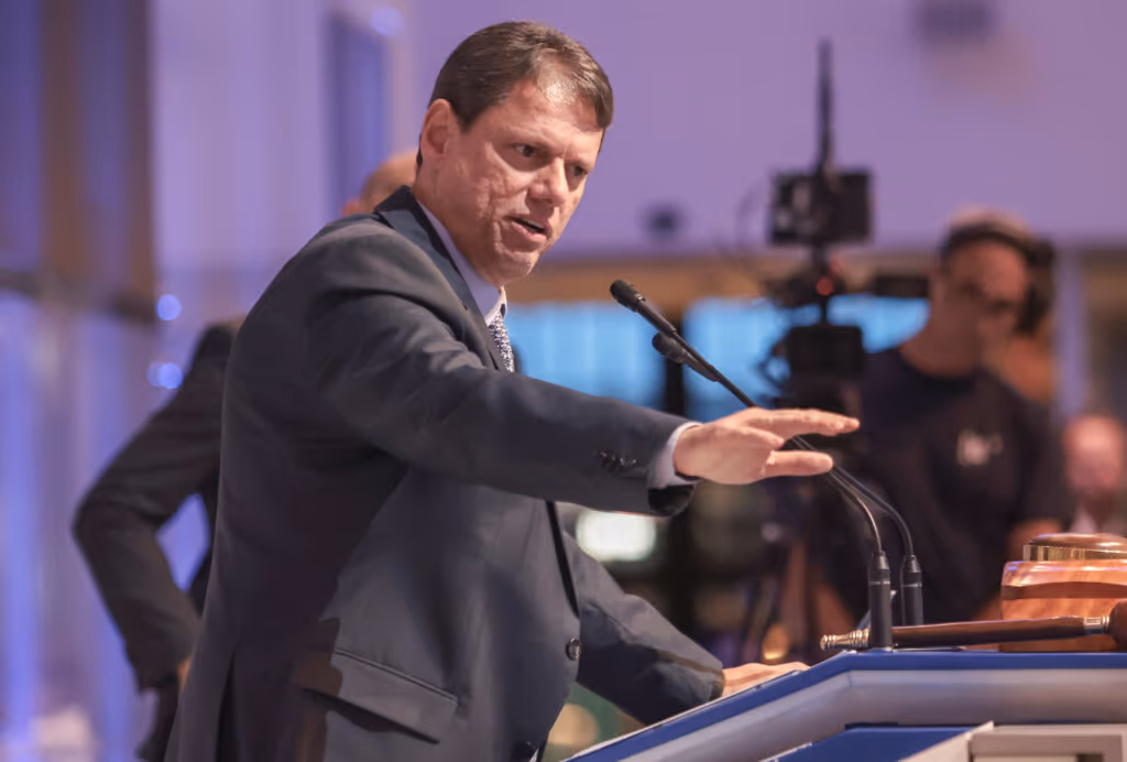 Tarcísio critica “polarização afetiva” e aplaude fala de Moraes