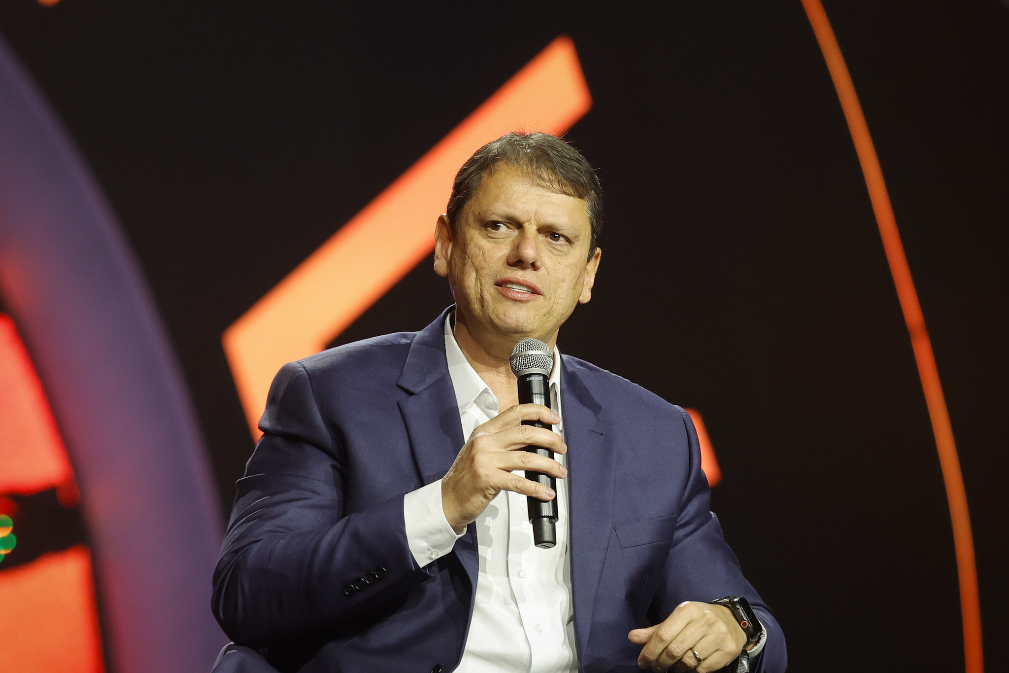 “Falta de gestão eficiente”, diz Tarcísio sobre crise das estatais