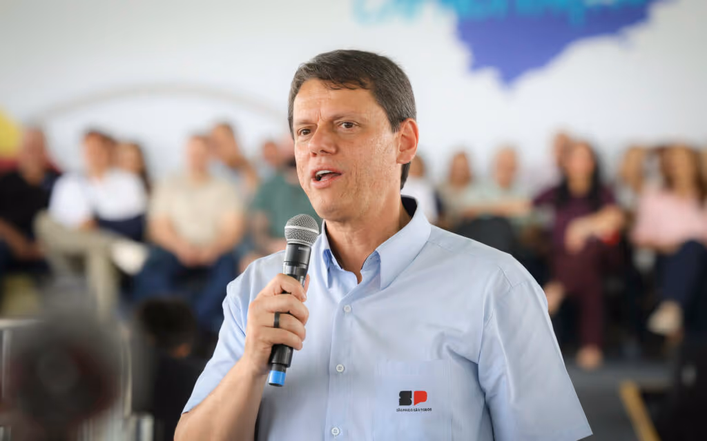 Prisão de Bolsonaro “atenta contra princípio da dignidade”, diz Tarcísio