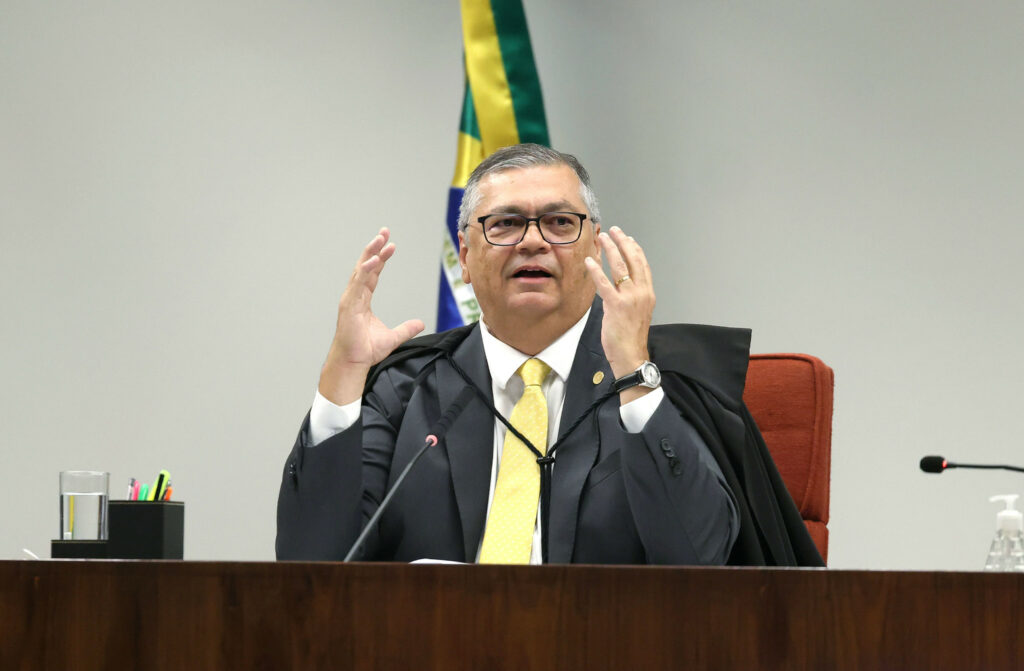 Dino reclama da “ideia de inquéritos que nunca acabam”