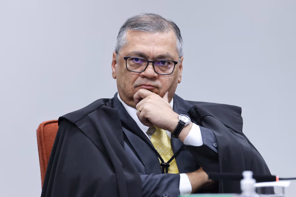 Dino proíbe repasses de emendas a entidades de parentes de parlamentares