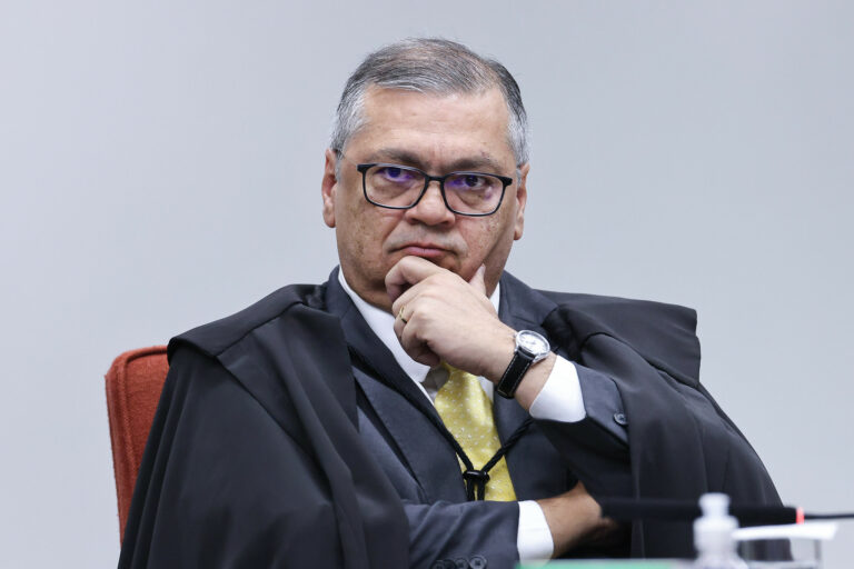 Dino ignorou STF e outras CPIs para blindar Lulinha