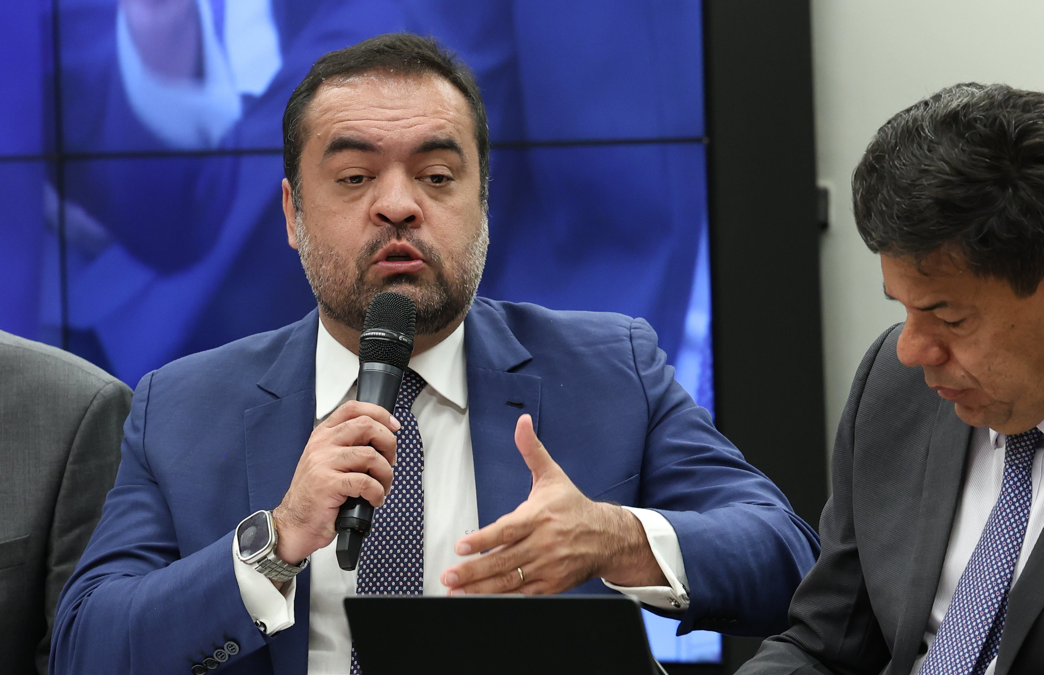 Flávio Bolsonaro atrás de Cláudio Castro na disputa pelo Senado?