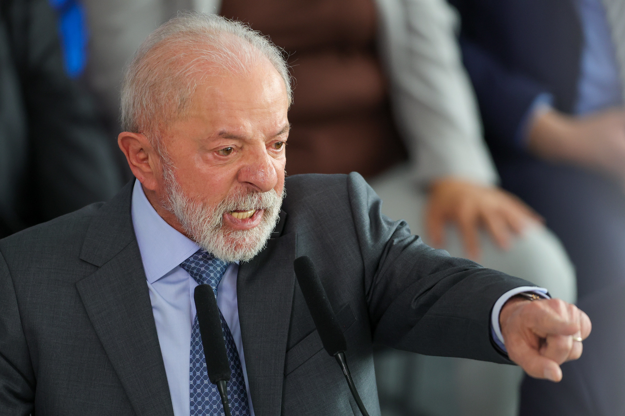 Lula assina decreto com cota para filmes nacionais nos cinemas