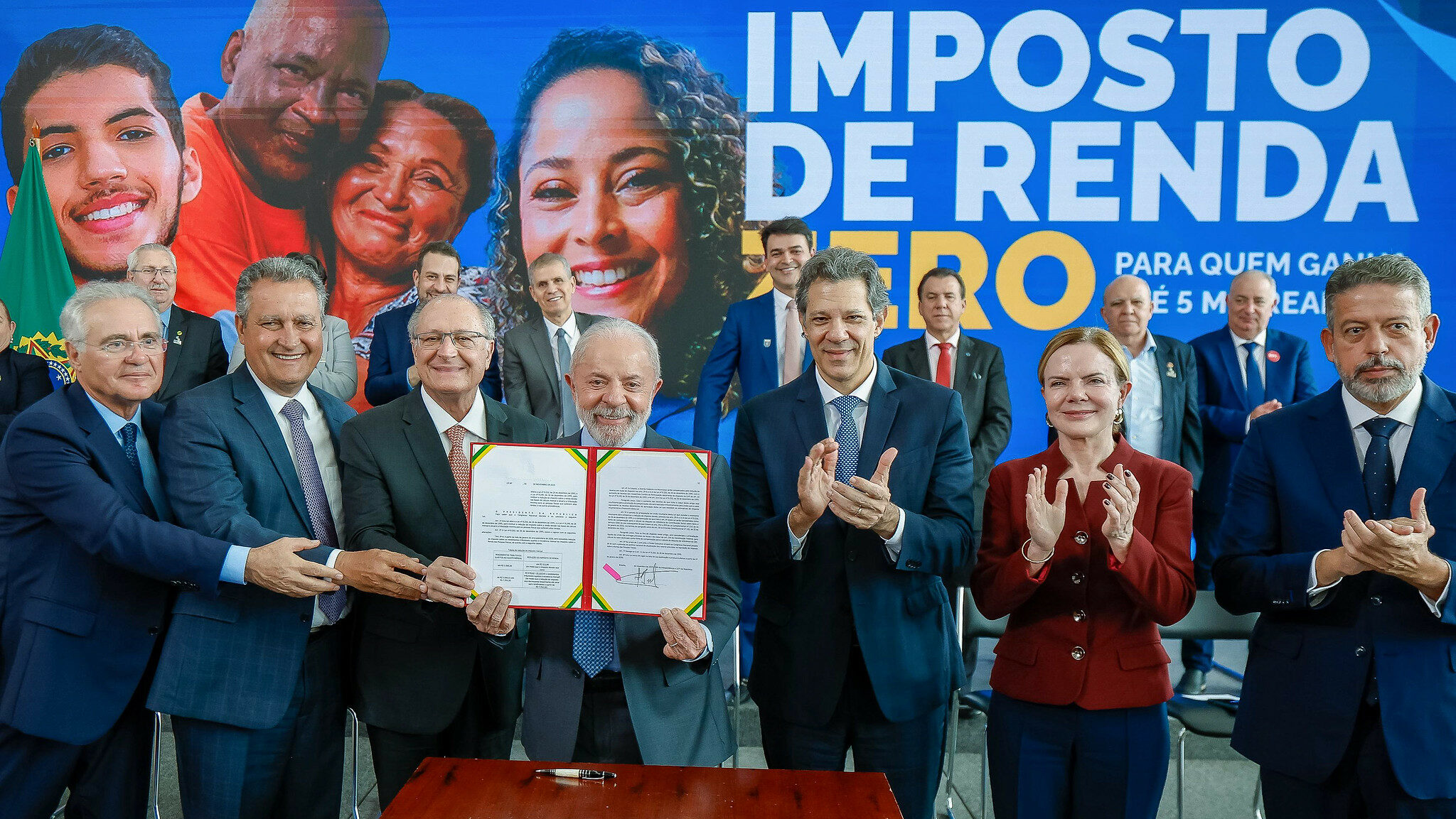 Crusoé: A união de ocasião de Lira e Renan