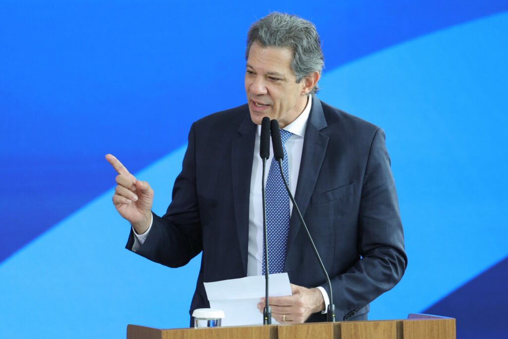“Triangulação internacional gravíssima”, diz Haddad sobre fraude ligada ao grupo Refit