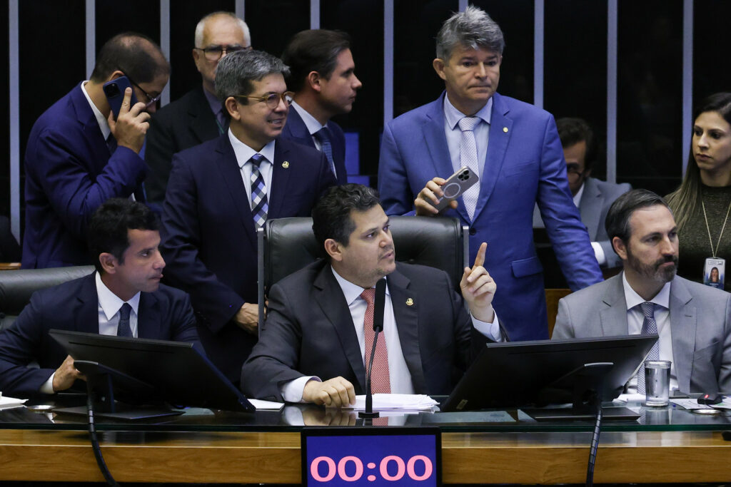Congresso volta em clima de eleição e sem previsão de votações