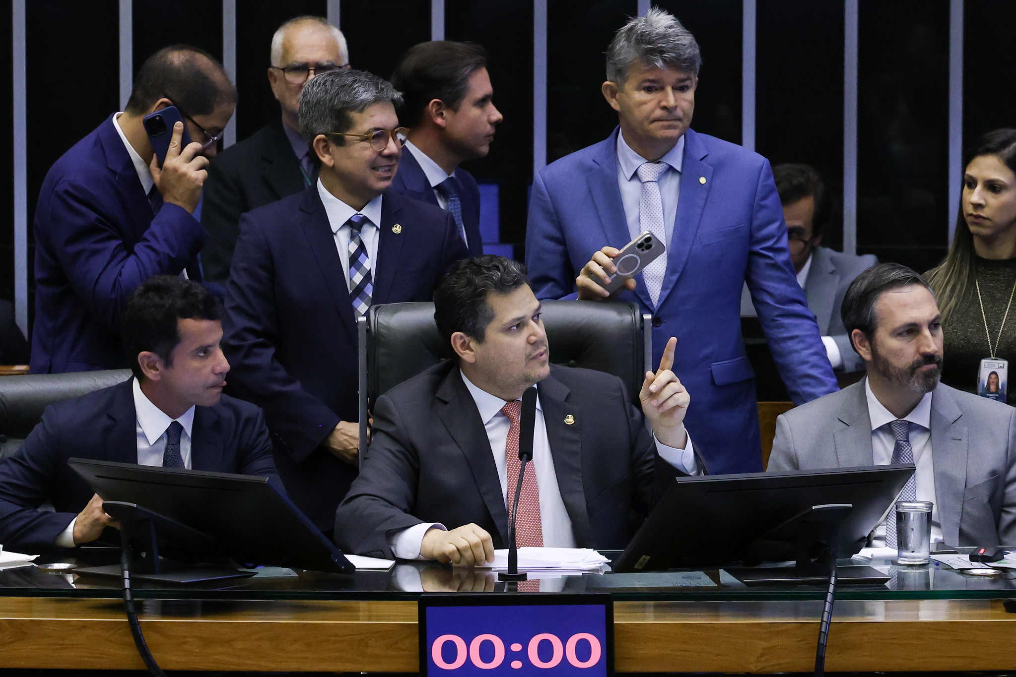 Congresso derruba veto do presidente Lula e libera repasses a municípios inadimplentes