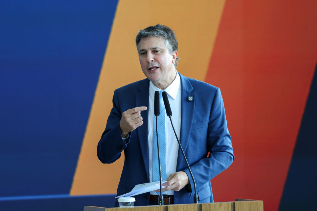Camilo Santana sugere que PT abra mão de candidatura própria em Minas