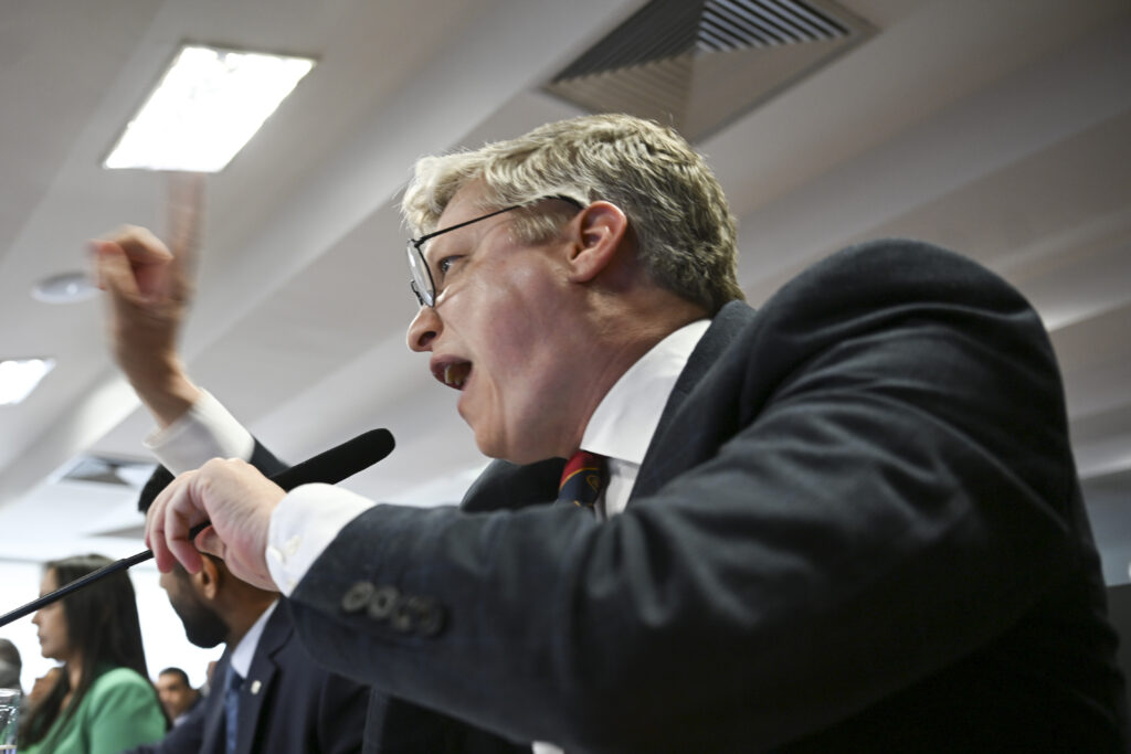 PGR denuncia van Hattem por discurso contra delegado da PF