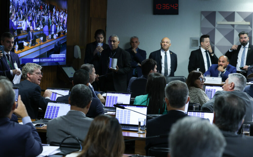 Presidente do Palmeiras na mira da CPMI do INSS