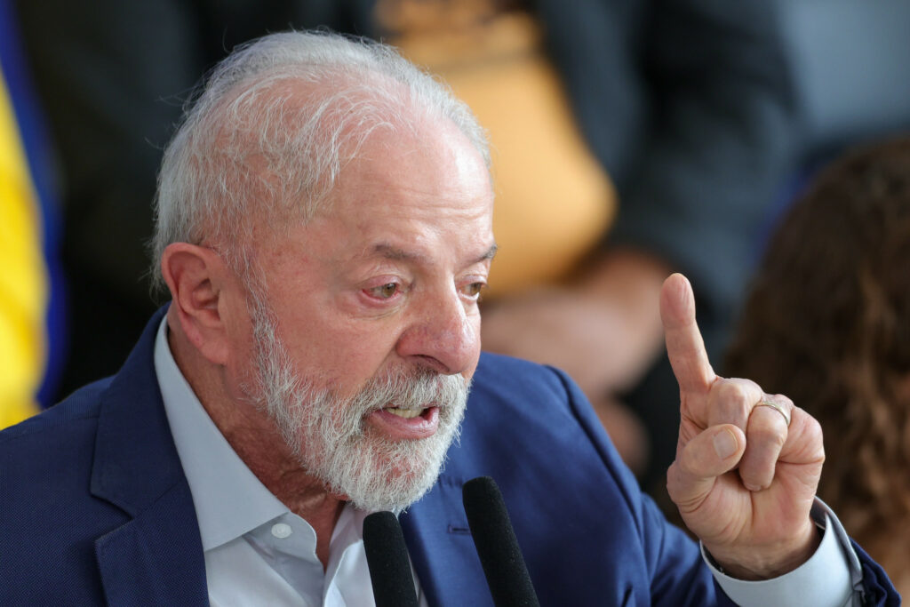 “Tem que pagar pela tentativa de golpe”, diz Lula sobre Bolsonaro