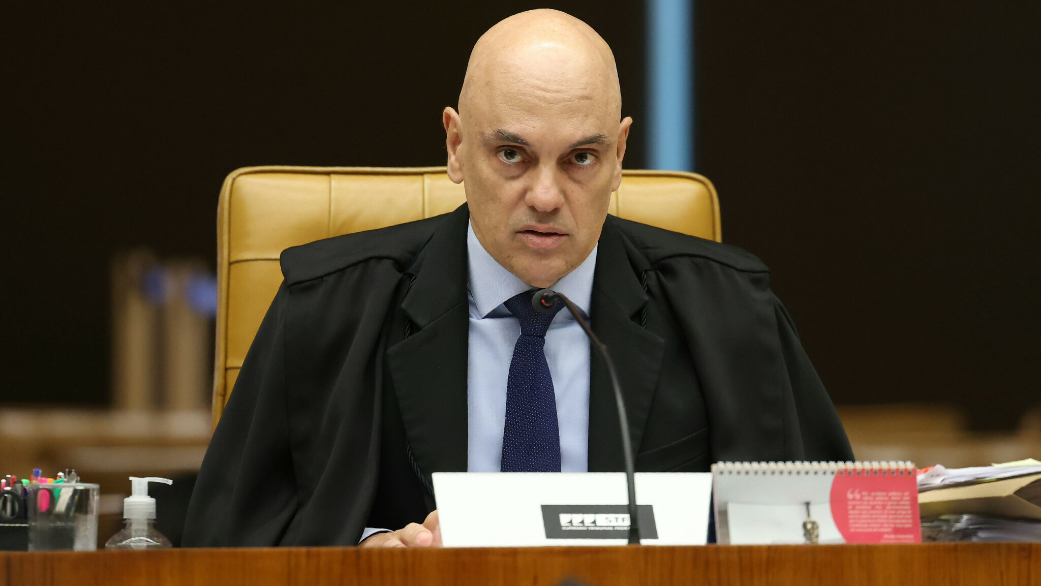 Moraes quer saber se Heleno comunicou Alzheimer quando era ministro
