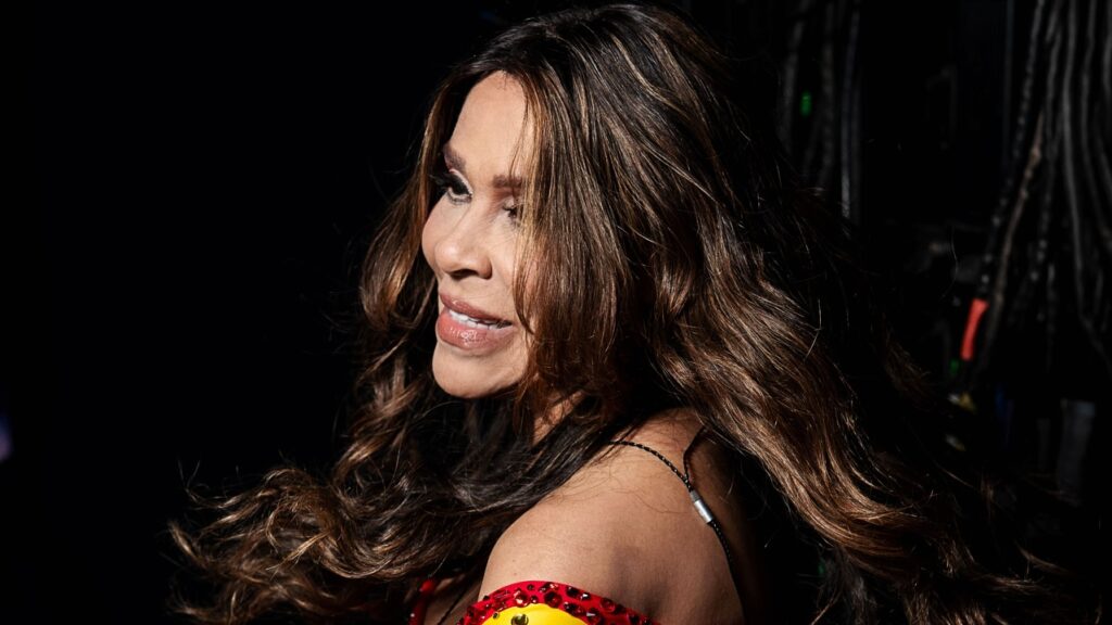 Silvânia Aquino anuncia saída do Calcinha Preta