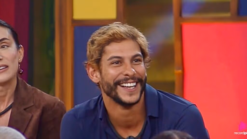 Shia Phoenix revela seu verdadeiro nome