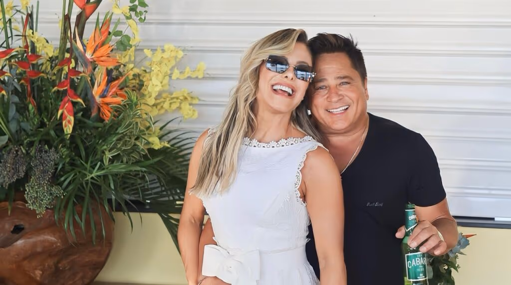 Cantor Leonardo choca ao “regar” bolo com cachaça