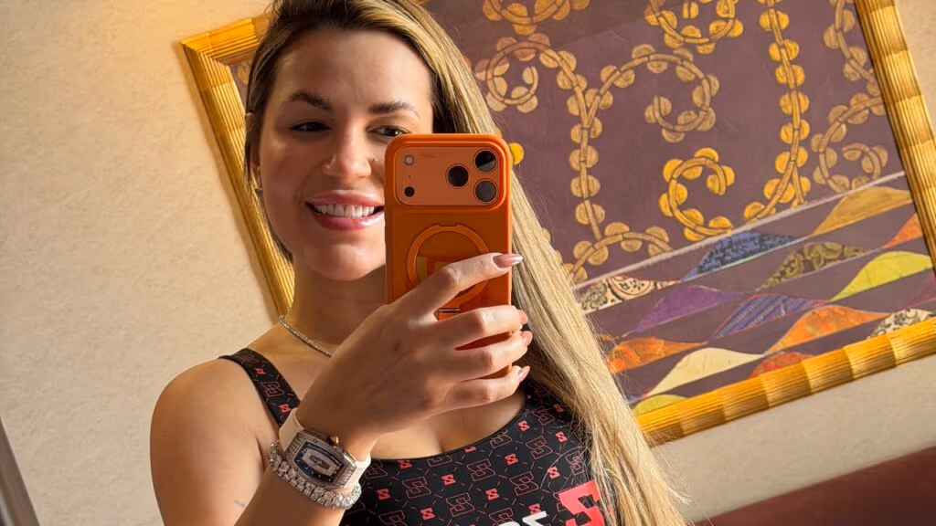 Deolane Bezerra dá apavoro em jovens após ser atacada na frente de casa