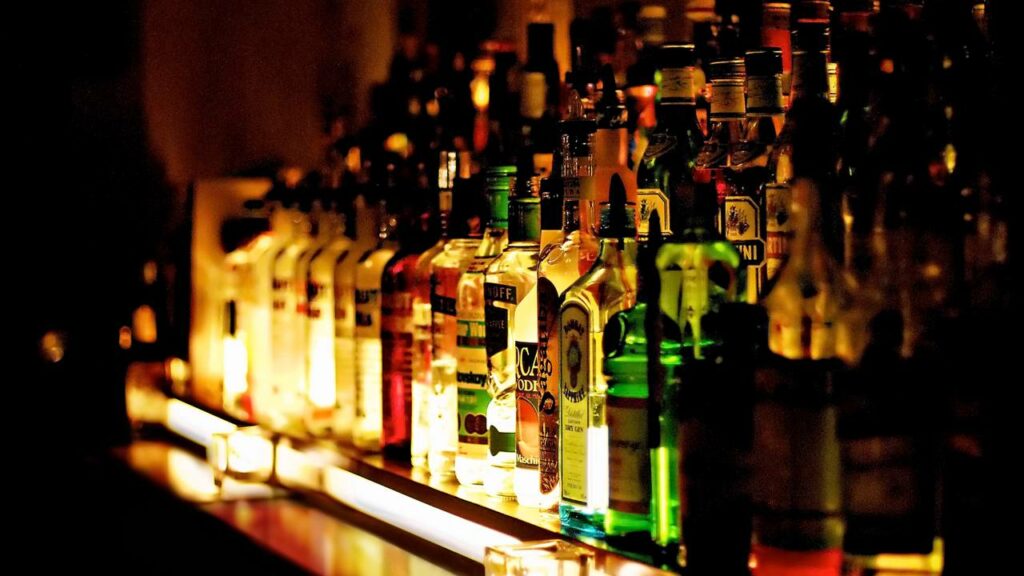 Mortes por bebidas alcoólicas suspeitas são investigadas em Fortaleza