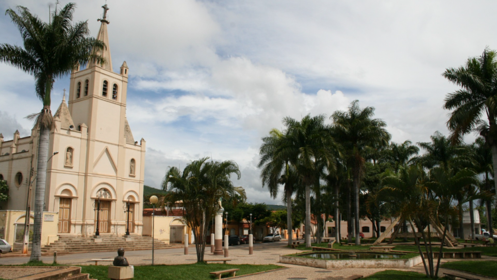 Essa cidade tem custo de vida baixo, paz e cachoeiras em um só lugar