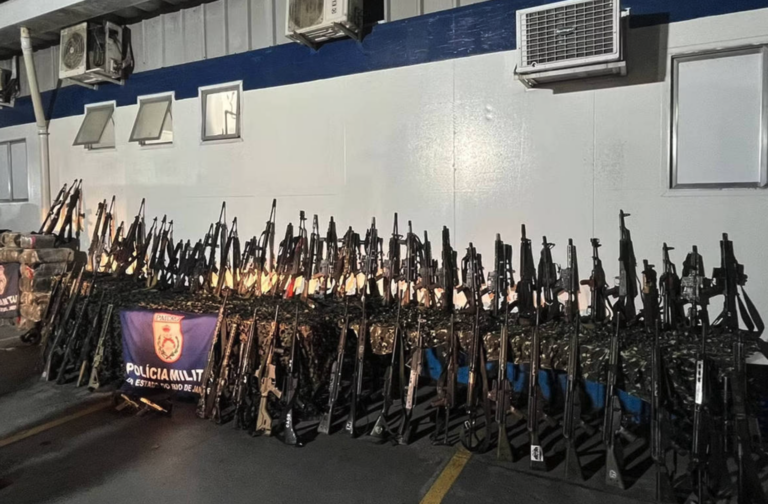 Megaoperação no Rio apreendeu R$ 12,8 milhões em armas