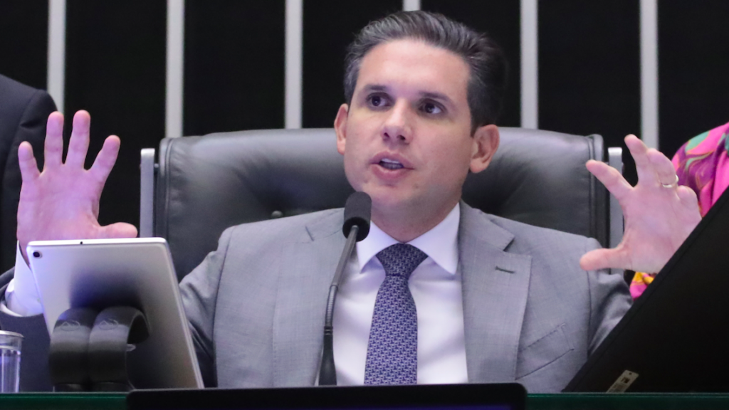 Maioria dos deputados aprova Motta, aponta pesquisa
