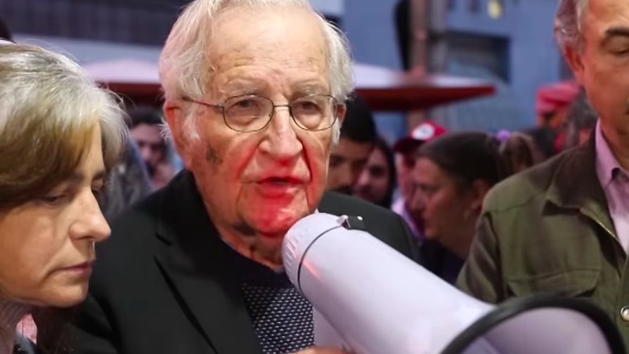 Esposa de Chomsky nega ligação entre Lula e Epstein