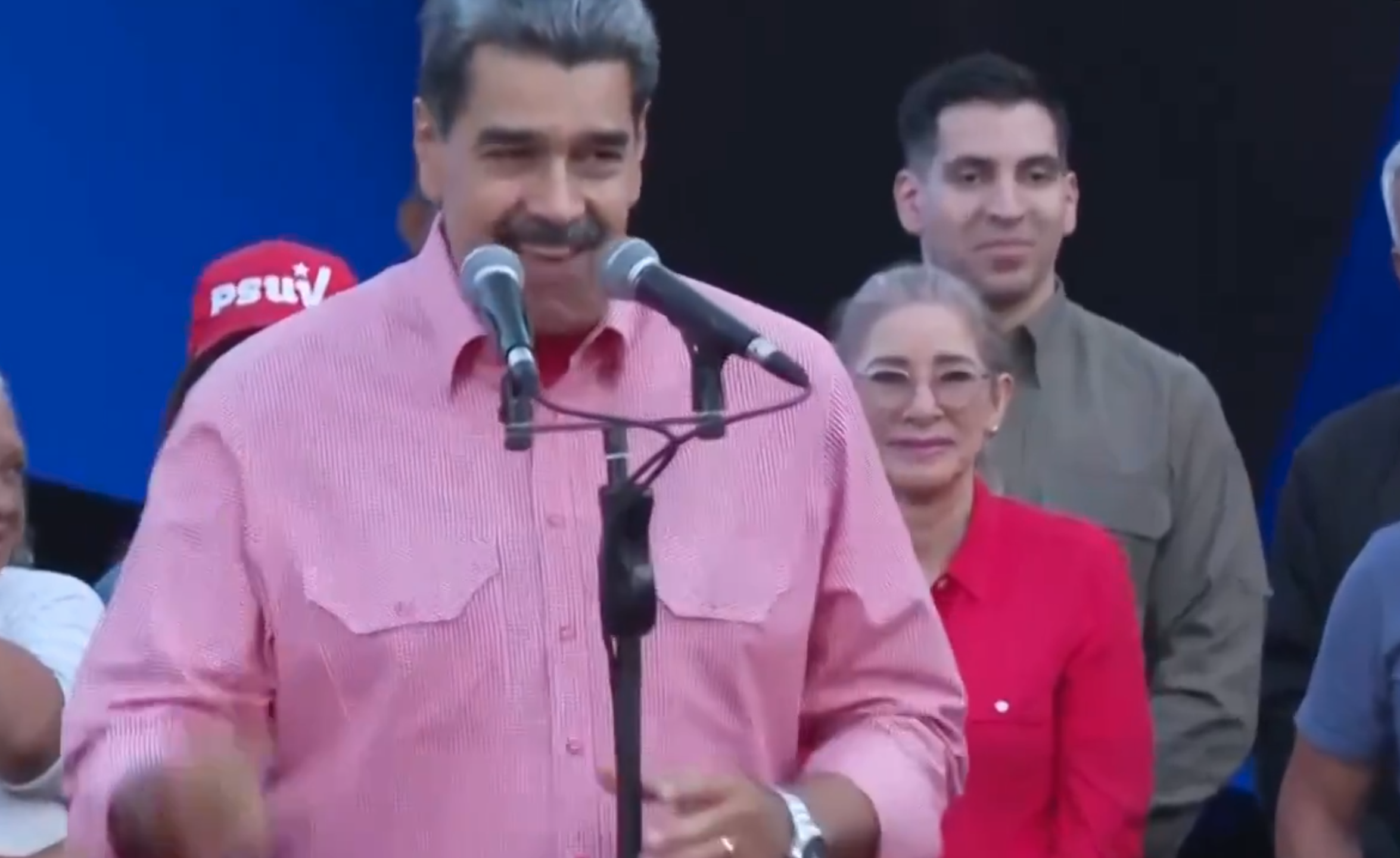 Maduro canta ‘Imagine’, de John Lennon, e pede paz