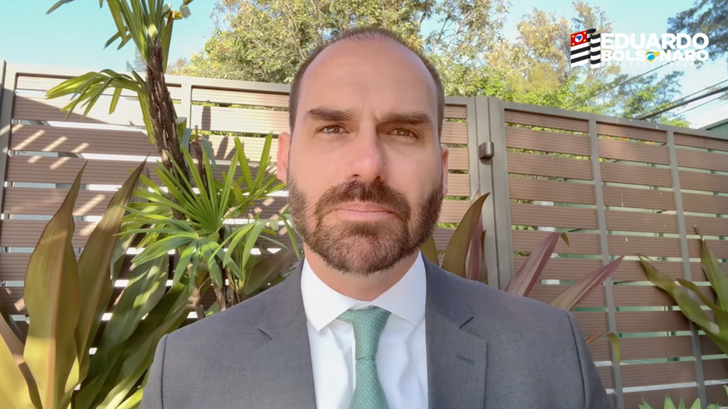 Eduardo Bolsonaro diz não ter “condição de voltar ao Brasil”