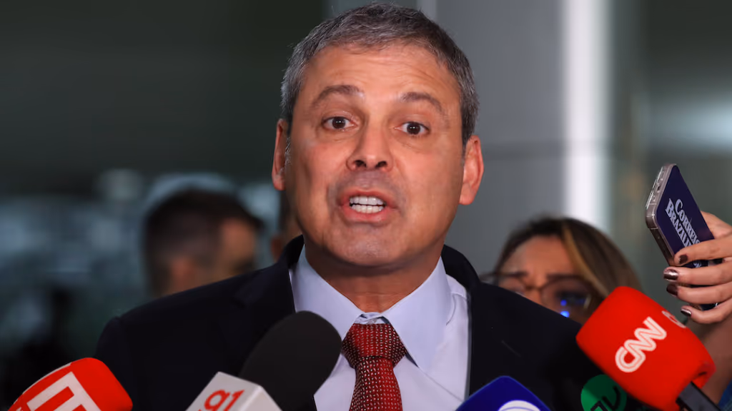 Líder do PT vê ‘chantagem’ em fala de Flávio sobre ‘preço’ para desistir