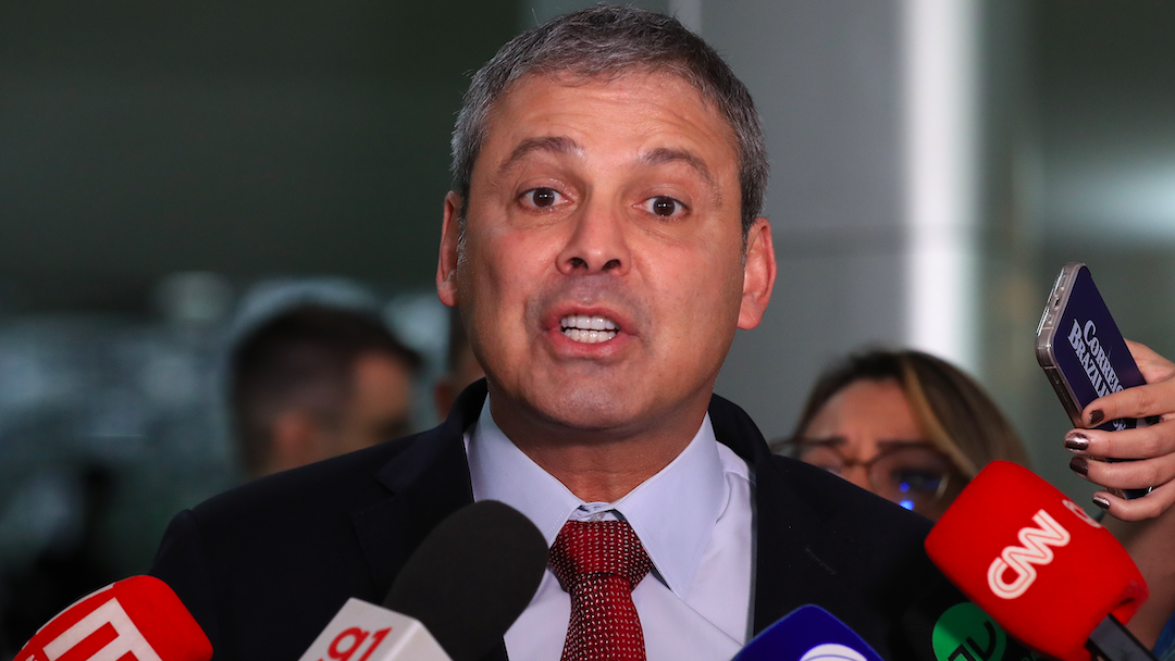 Crusoé: Líder do PT aponta ‘imaturidade’ no presidente da Câmara