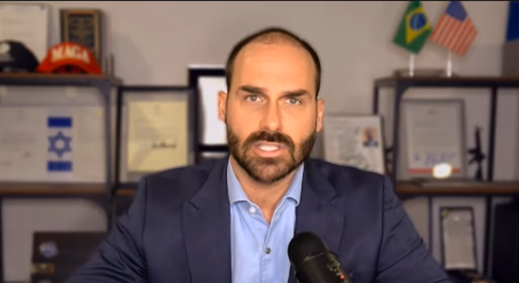 Eduardo Bolsonaro fala em “correr atrás de passaporte de apátrida”