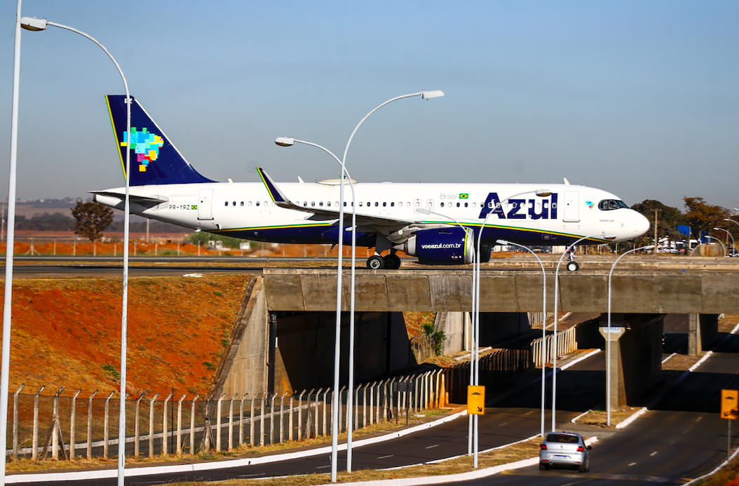 PF investiga ameaça de bomba em avião da Azul