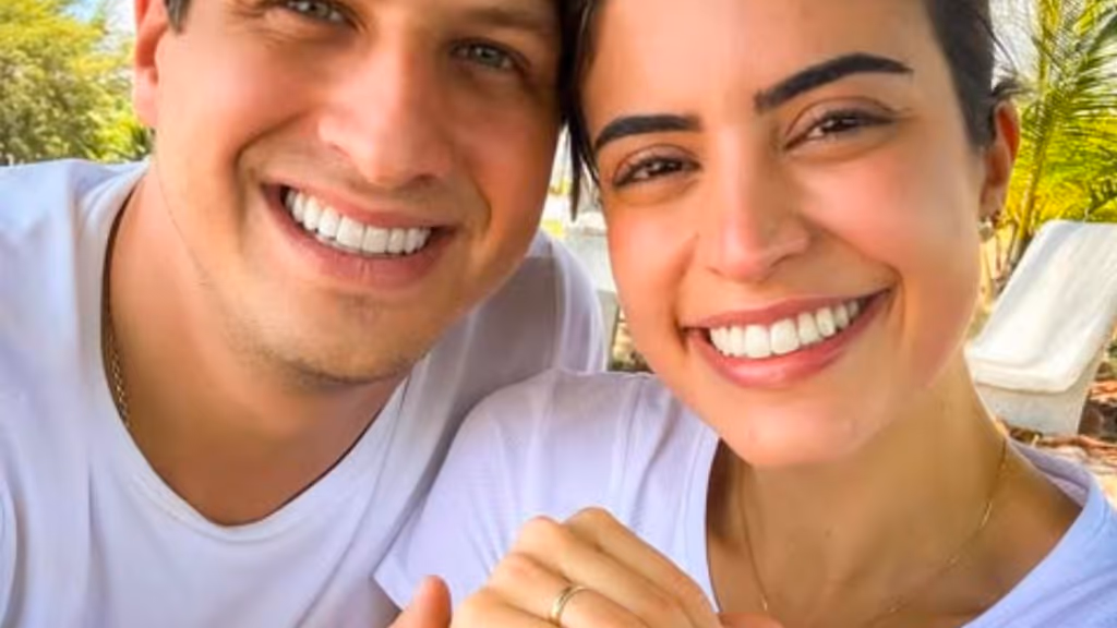 João Campos anuncia noivado com Tabata