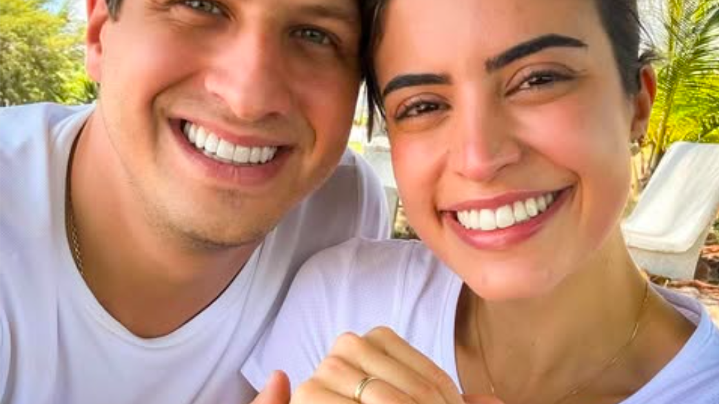 João Campos anuncia noivado com Tabata