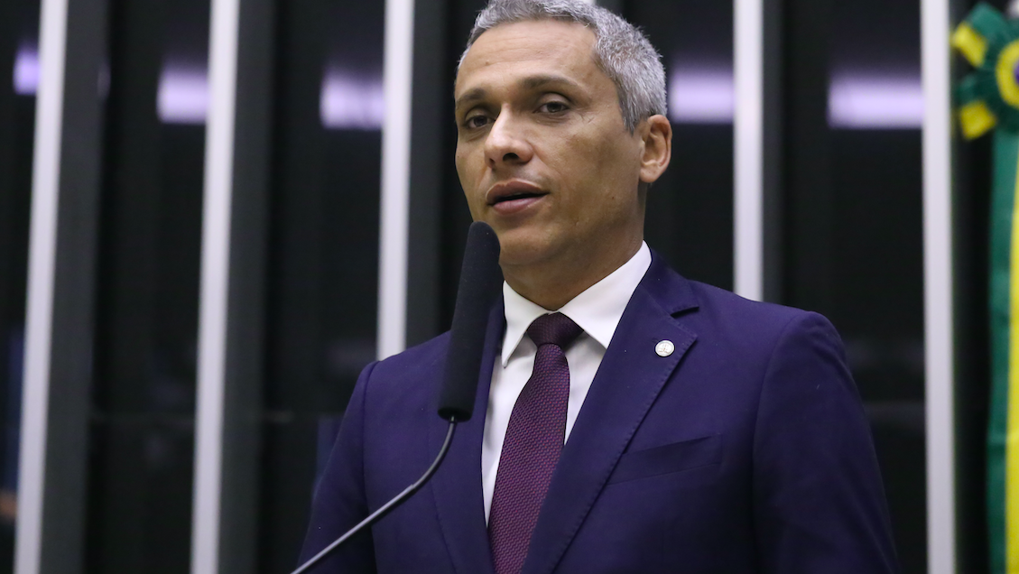 Deputado protocola pedido de prisão domiciliar humanitária para Bolsonaro