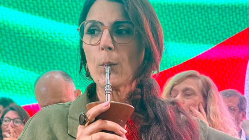 Manuela D’Ávila retorna disputando vaga com Pimenta ao Senado