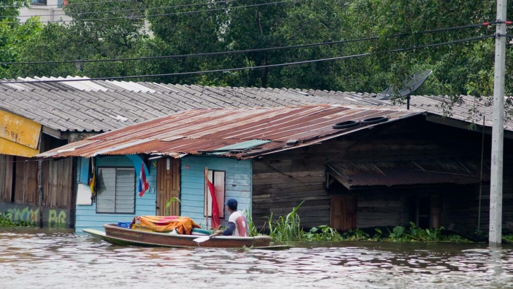 Chuva intensa causa inundação e deixa mais 500 mortos na Ásia